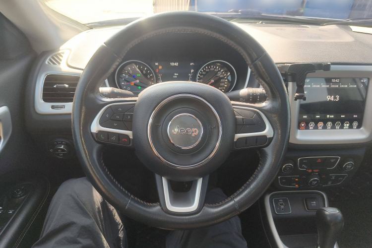 Used  Compass 2017 200T Automatic Family Edition
