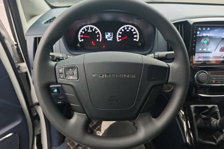 Used FORTHING Lingzhi PLUS 2023 2.0L Manual Luxury CNG 7-Seater
