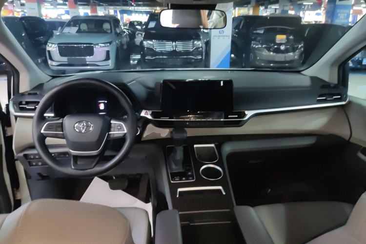 Used Toyota Granvia 2024 2.5L Hybrid Comfort Edition
