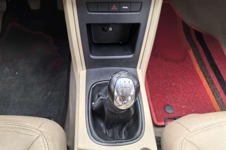 Used Roewe 350 2015 1.5L Manual Luxury Sunroof Edition
