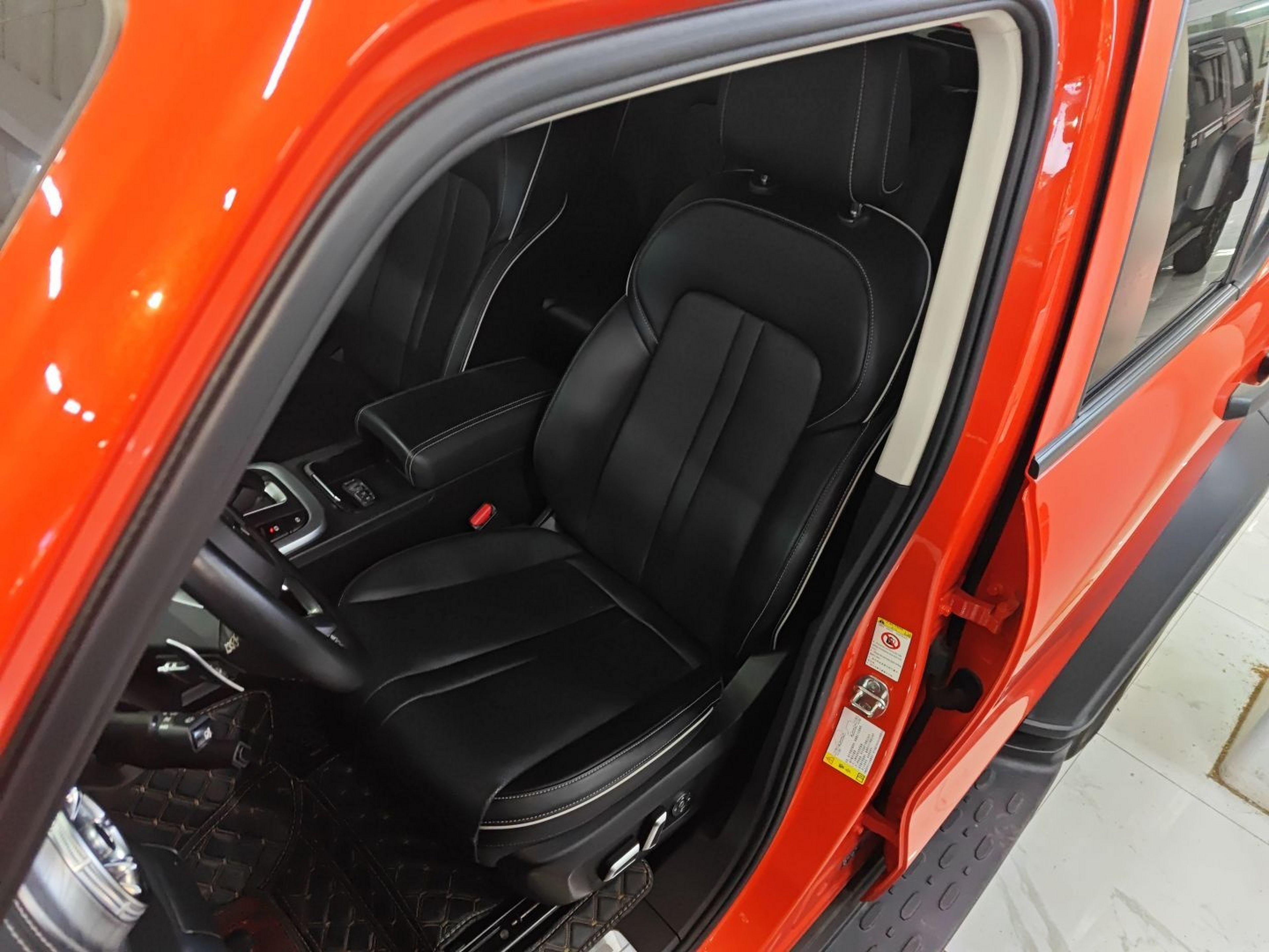 Переднее сиденье в автомобиле