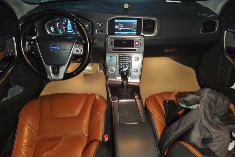 Used Volvo V60 2014 T5 Zhiya Edition
