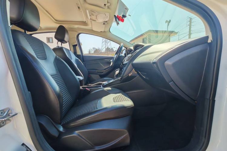 Used Ford Focus 2018 Hatchback Classic 1.6L Automatic Trendy SmartDrive Edition
