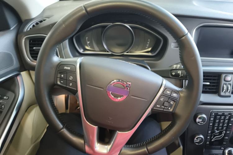 Used Volvo V40 2016 T3 Zhiyi Edition