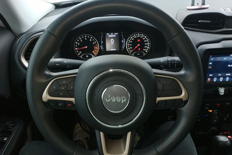 Used  Renegade 2018 Connected Large Screen Version 180T Automatic High-Energy Edition
