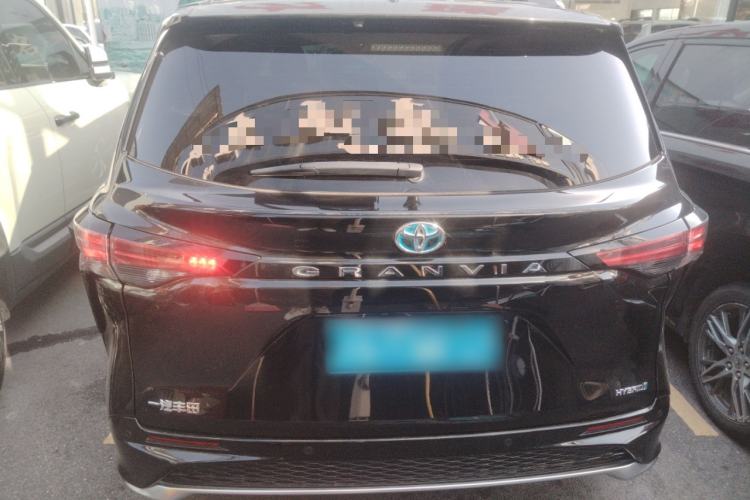 Used Toyota Granvia 2022 2.5L Hybrid Premium Edition
