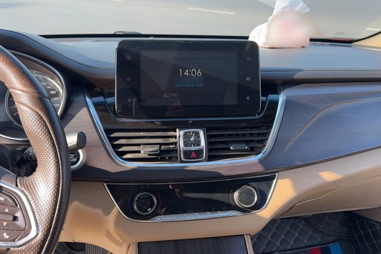 Used Baojun 730 2017 1.5T Manual Prestige Version 7 Seats