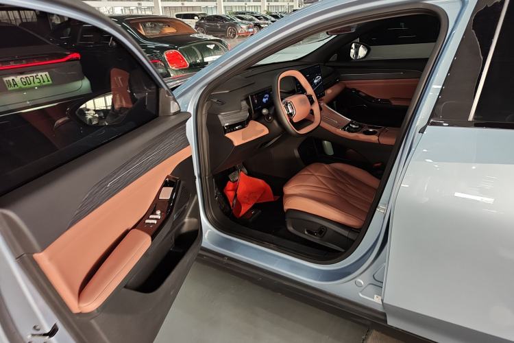 Used  L6 2025 EM-i 140km Starship Edition