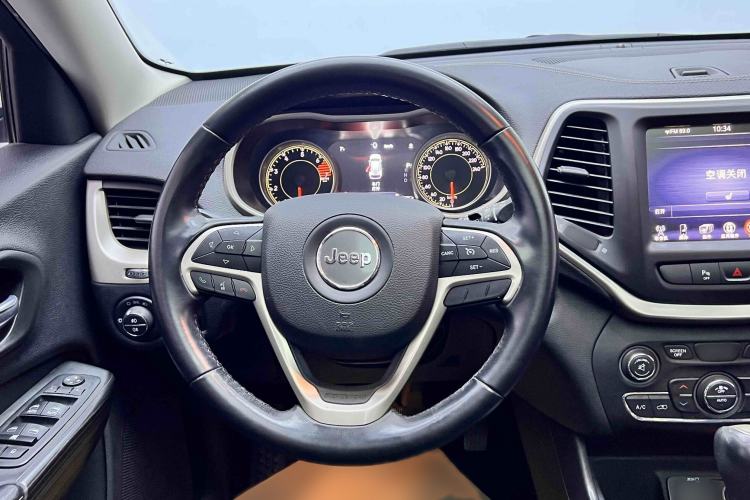 Used  Cherokee 2017 2.0L Superior Edition