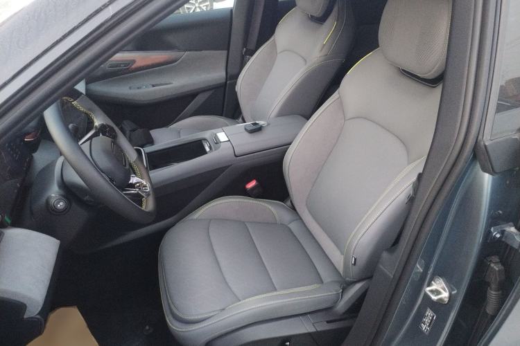 Used Lynk & Co 08 EM-P 2025 245km Ultra-Long Range Halo