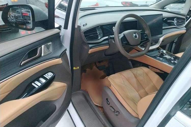 Used Denza D9 2022 DM-i 970 Four-Wheel Drive Prestige Model
