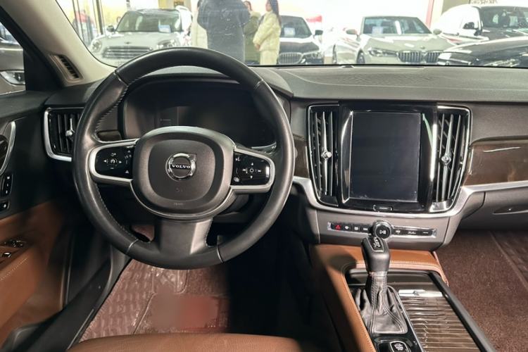 Used Volvo S90 2017 T4 Zhiyuan Edition
