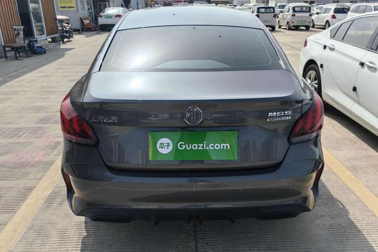 Used MG 5 2022 180 DVVT CVT Youth Luxury Edition
