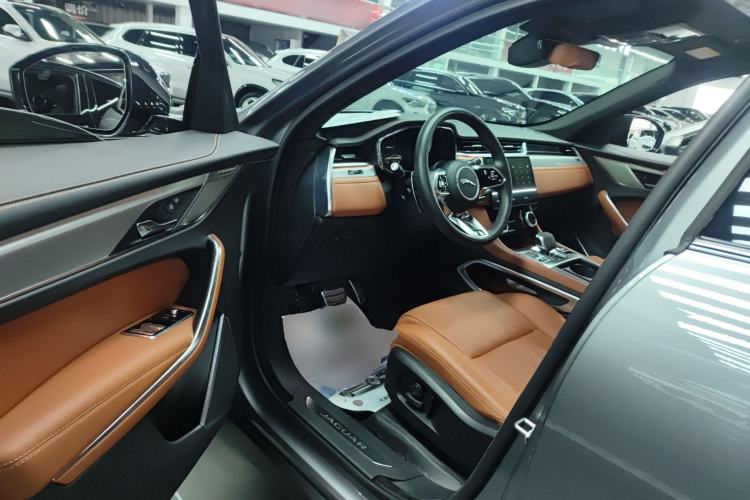 Used Jaguar F-PACE 2024 P250 R-Dynamic SE
