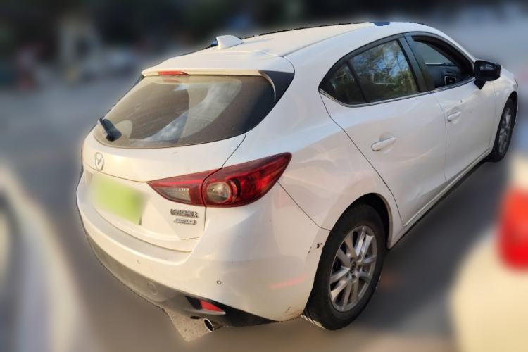 Used Mazda Mazda 3 Axela 2016 Hatchback 1.5L Automatic Luxury Model
