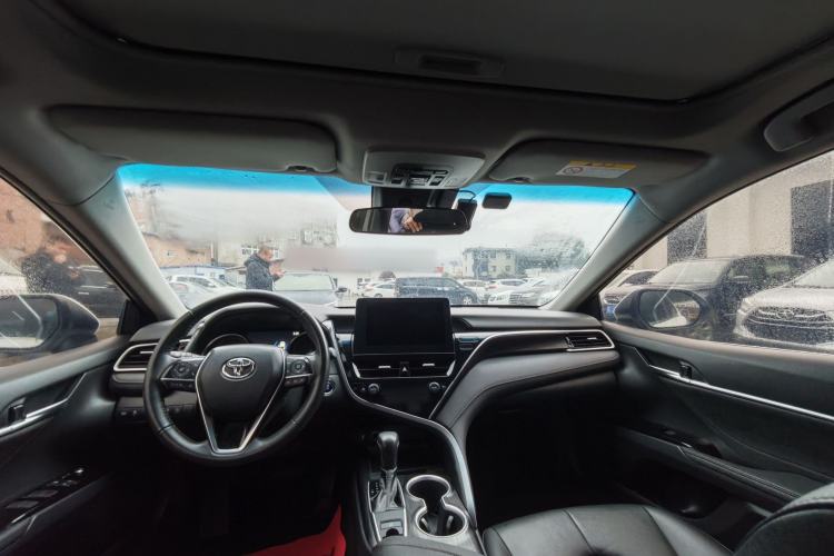 Used Toyota Camry 2021 2.0G Luxury Edition
