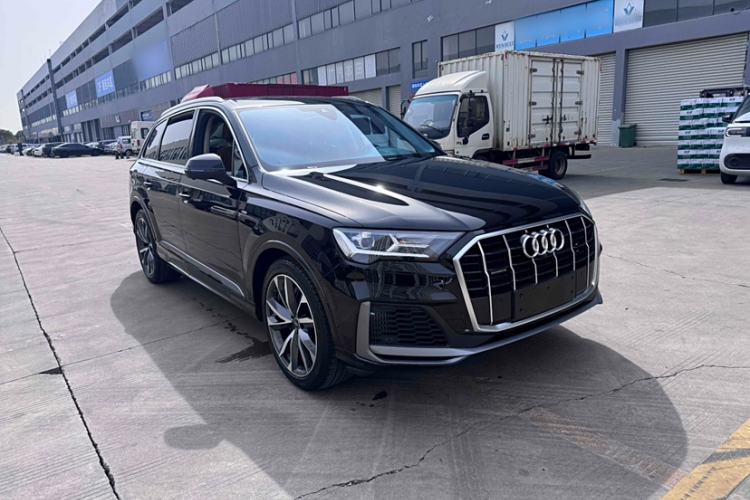 Used Audi Q7 2022 55 TFSI quattro S line Sport model
