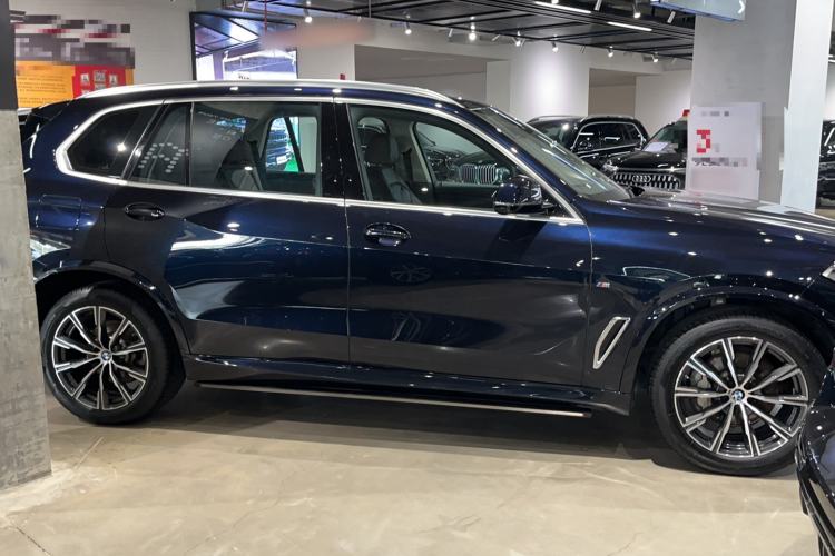 Used BMW X5 2022 Restyled xDrive 30Li Luxury Version M Sport Package
