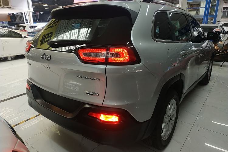 Used  Cherokee 2016 2.0L Superior Edition
