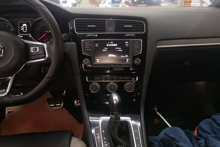 Used Volkswagen Golf 2017 280TSI Automatic R-Line Million-Vehicle Commemorative Edition
