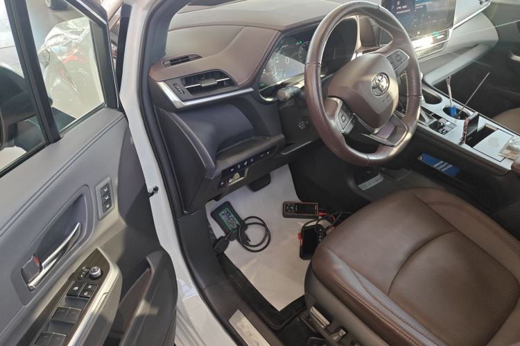 Used Toyota Granvia 2022 2.5L Hybrid Flagship Edition
