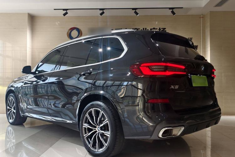 Used BMW X5 2022 xDrive 30Li Luxury M Sport Package
