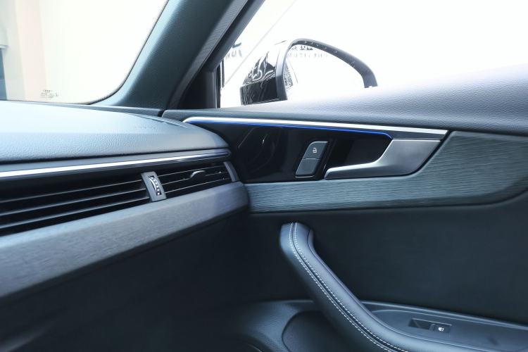 Used Audi A4L 2023 40 TFSI Luxury Dynamic Model
