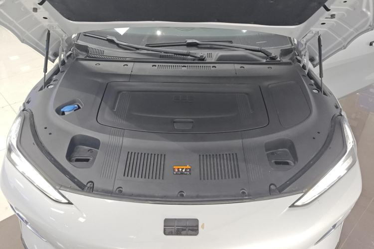 Used  E8 2024 550 km Range Rear-Wheel-Drive PRO
