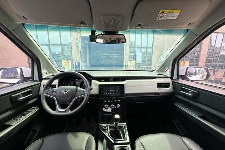 Used Wuling Hongguang PLUS 2020 1.5T Manual Commercial Vehicle 7 Seats
