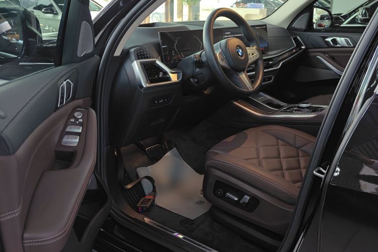 Used BMW X5 2023 xDrive 30Li Luxury M Sport Package