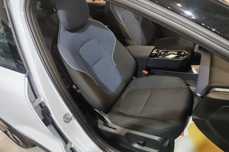 Used Volvo EX30 2025 Rear-Drive Long-Range Plus Model