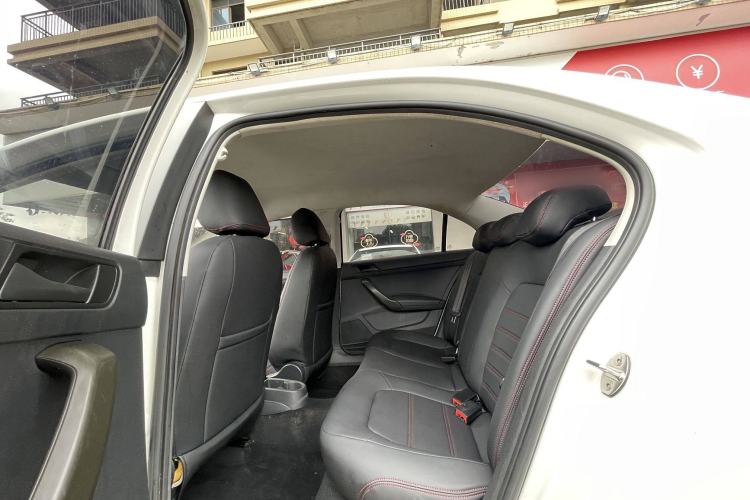 Used Volkswagen Santana 2015 1.6L Manual Fashion Edition
