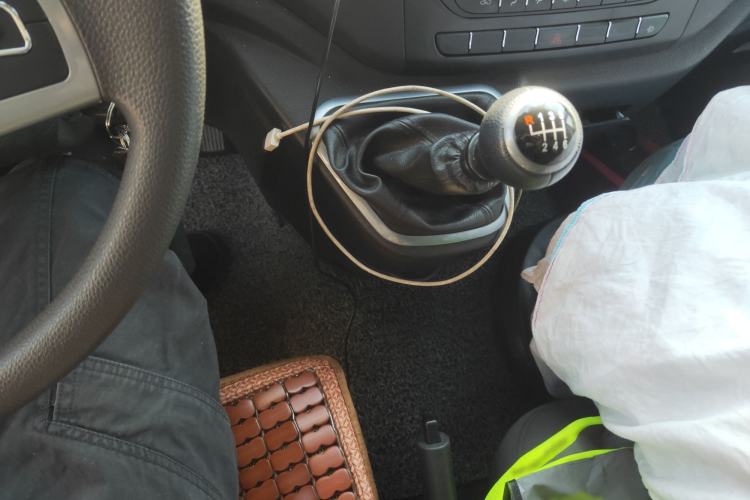 Used Foton Toano 2024 Tuyano Pro Van 2.5T Manual Rear-Wheel Drive Extended Wheelbase with Ultra-High Roof Dual Rear Tires 3-Seater Configuration