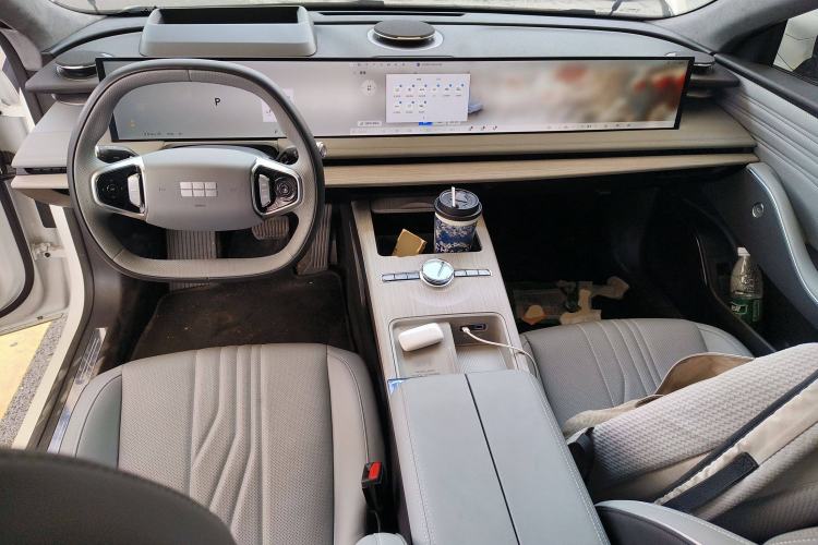 Used  E8 2024 550 km Range Rear-Drive MAX
