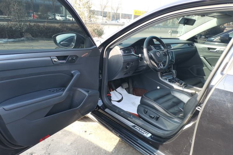 Used Volkswagen Passat 2017 330TSI DSG Luxury Edition
