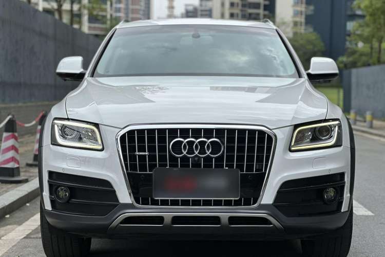 Used Audi Q5 2018 Collector's Edition 40 TFSI Technology Model
