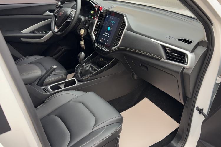 Used Baojun 530 2021 Global Car Anniversary Edition 1.5T Manual Luxury Model 6 Seats
