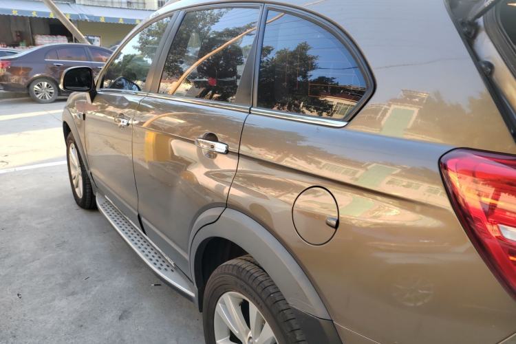 Used Chevrolet Captiva 2015 2.4L 4x4 Flagship Edition 7-Seater
