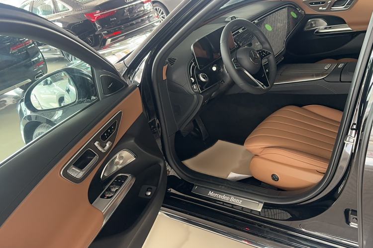 Used Mercedes-Benz E-Class 2025 Facelift E 300 L Luxury Edition
