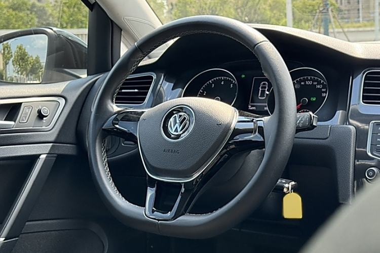 Used Volkswagen Golf 2017 230TSI Automatic Comfort Edition – Celebrating Milestone of One Million Units
