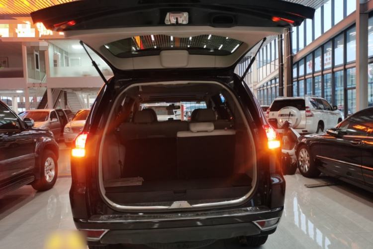 Used Mitsubishi Pajero Sport 2013 3.0L Automatic Two-Wheel Drive Luxury Edition
