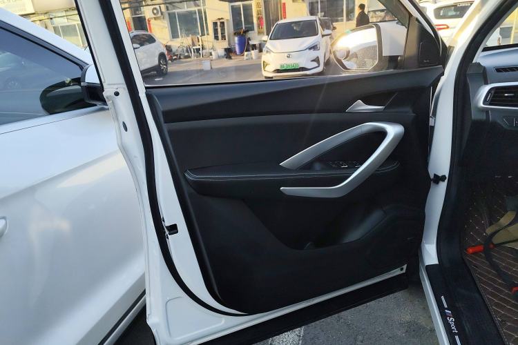 Used Baojun 530 2021 Global Car Anniversary Edition 1.5T Manual Prestige Model 6 Seats
