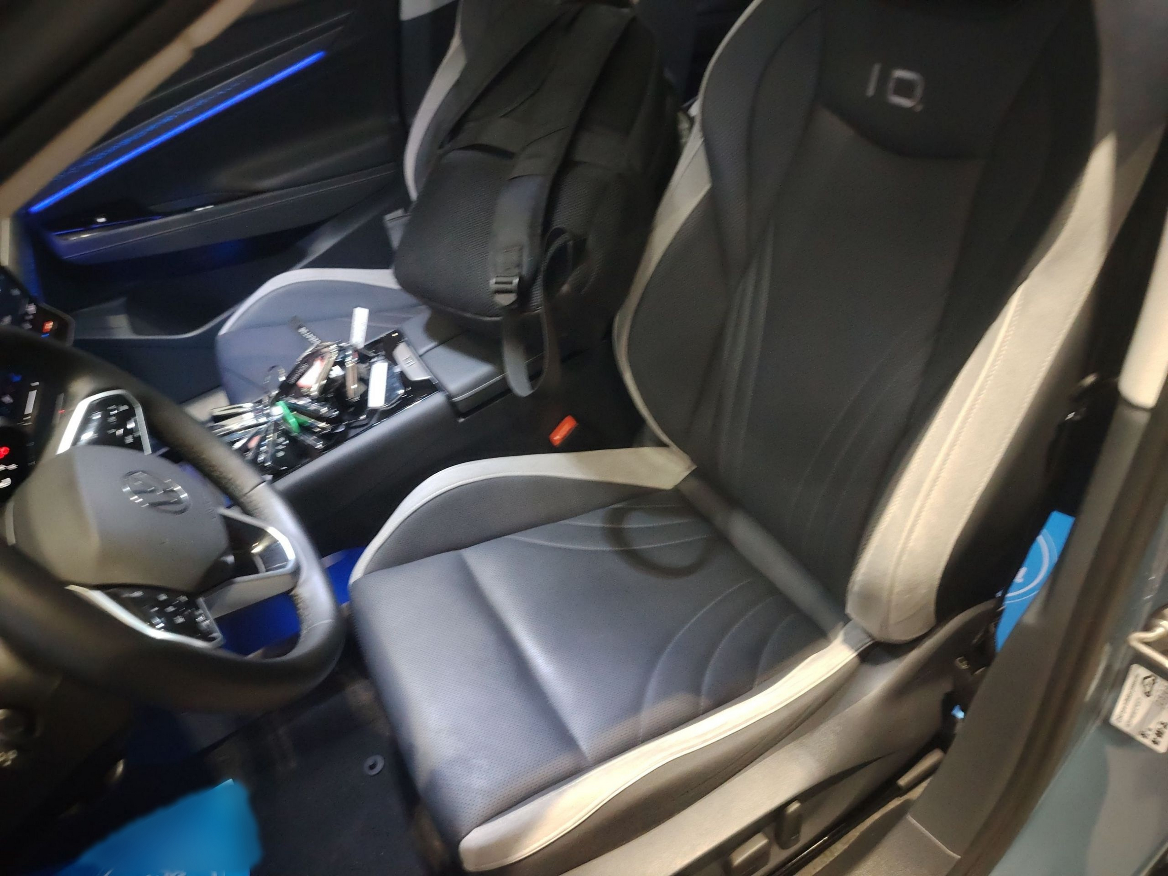 Переднее сиденье в автомобиле