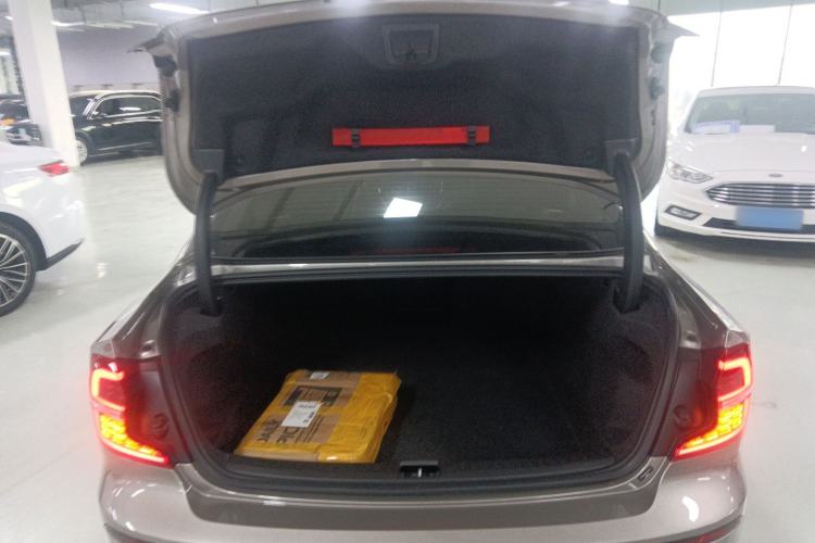 Used Volvo S60 2020 T4 Zhiyi Luxury Edition