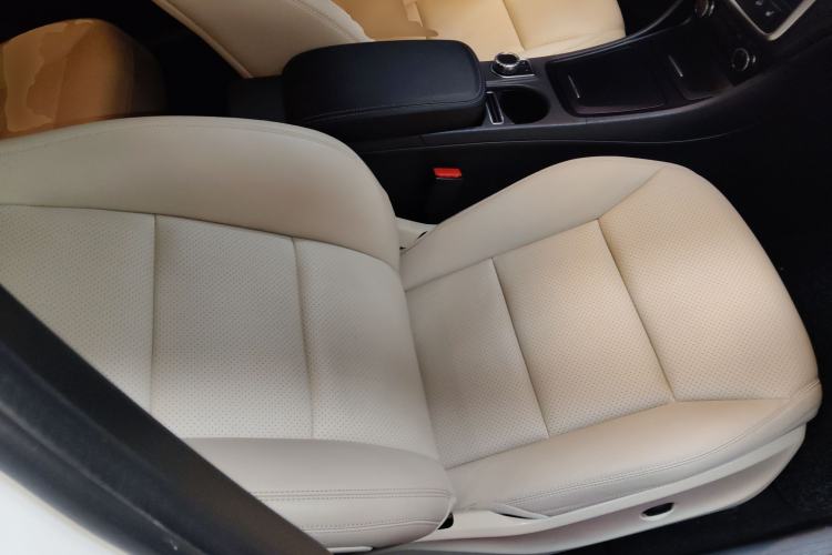 Used Mercedes-Benz GLA 2015 GLA 220 4MATIC Luxury Model
