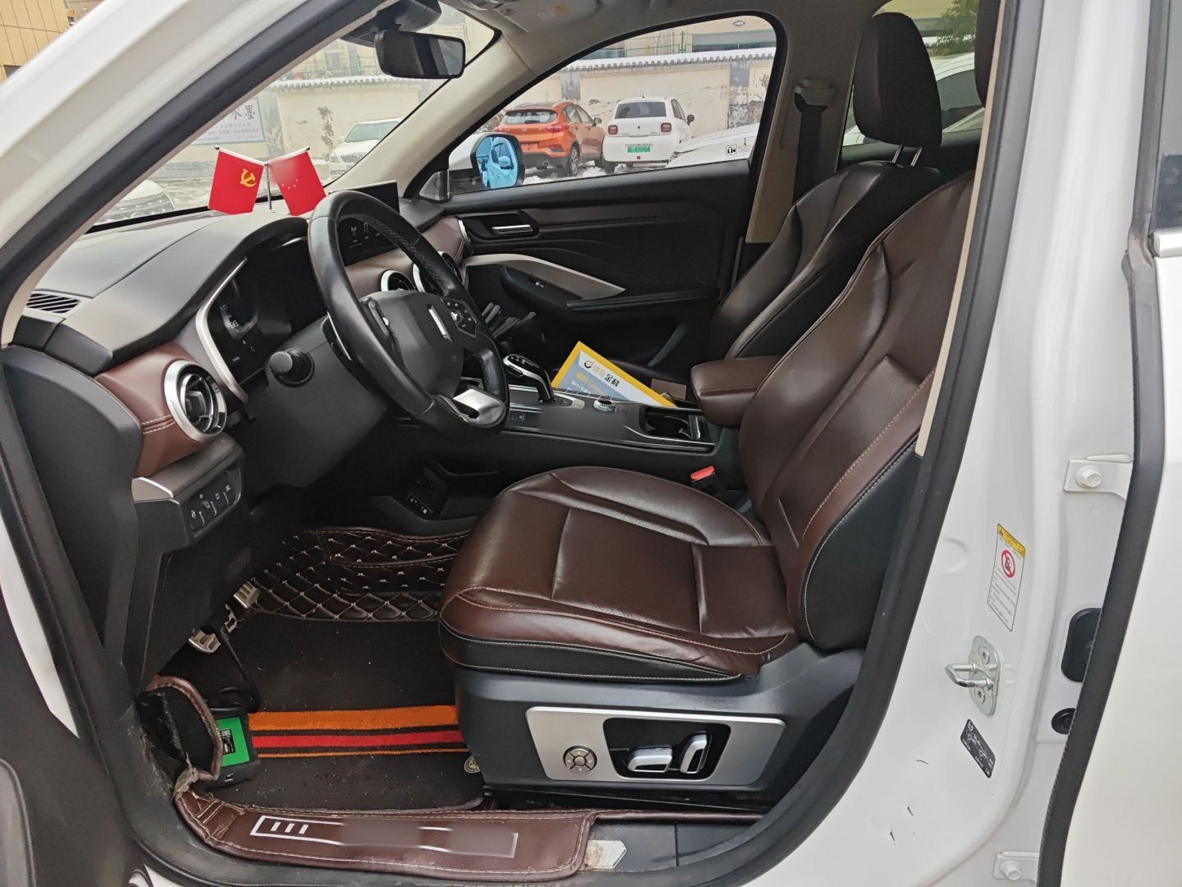 المقاعد الأمامية داخل السيارة