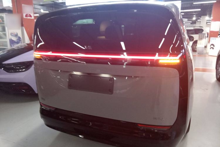 Used Li Auto MEGA 2024 Ultra Model
