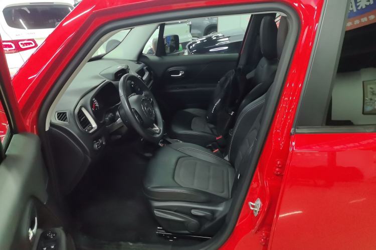 Used  Renegade 2019 220T Automatic Elite Edition
