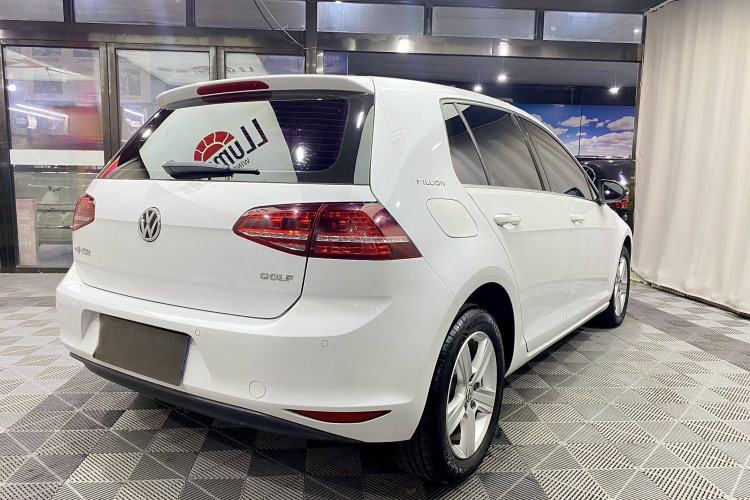 Used Volkswagen Golf 2017 1.6L Automatic Comfort Million-Vehicle Anniversary Edition
