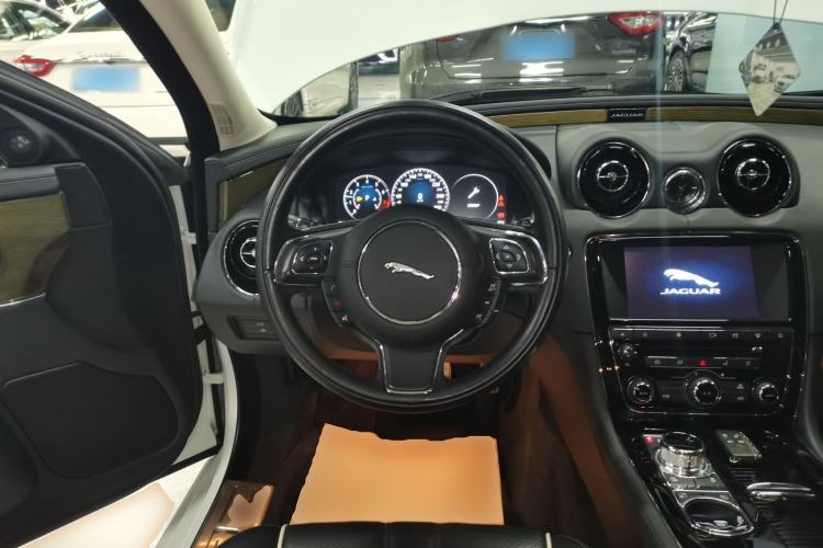 Used Jaguar XJ 2016 XJL 3.0 SC Four-Wheel Drive Panoramic Business Edition

